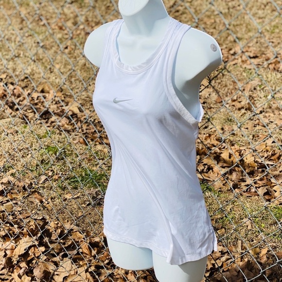 Women’s White Nike Cutout Back Tank Size Small - Picture 3 of 3